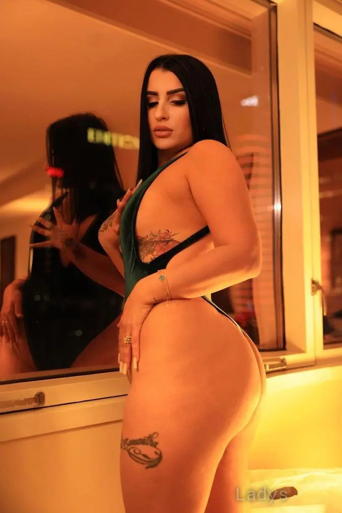 Lia (25) – Call Girl & Independent Escort Service in Pompano Beach - Gallery Photo 4