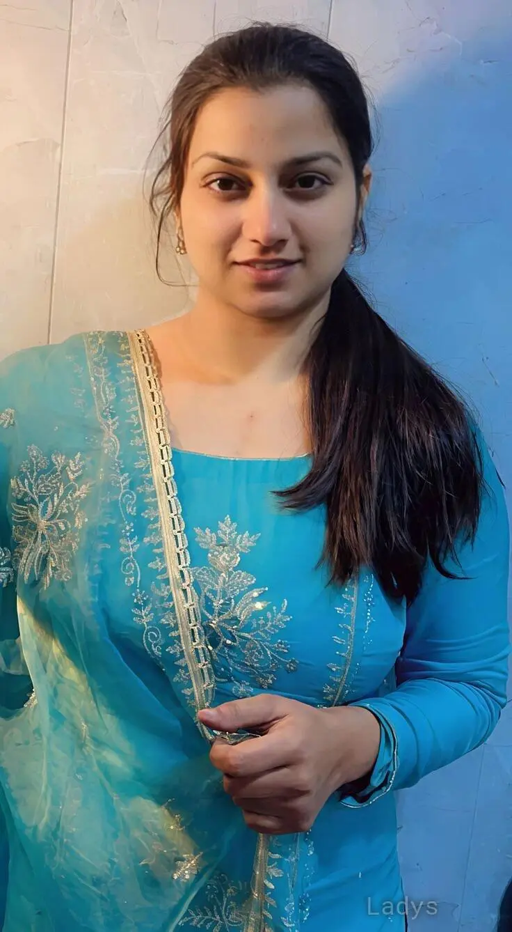 Ysavi (22) – Call Girl & Independent Escort Service in Pondicherry - Gallery Photo 5