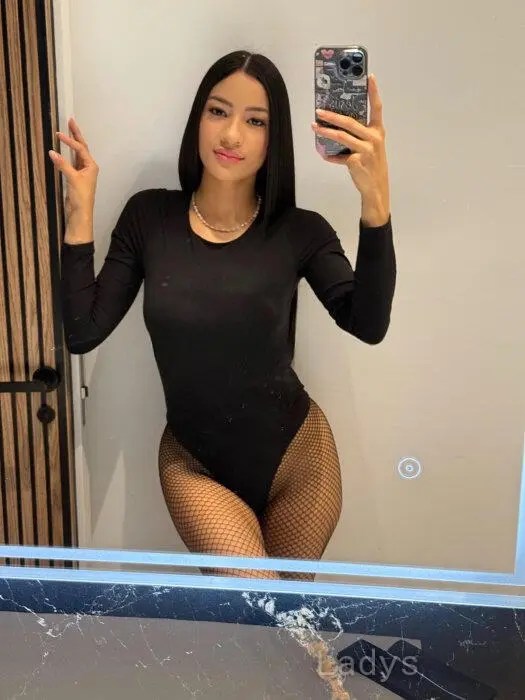 Karen (24) – Call Girl & Independent Escort Service in Porec - Gallery Photo 5