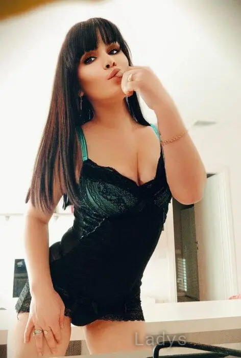 Azalia (24) – Call Girl & Independent Escort Service in Positano - Gallery Photo 5