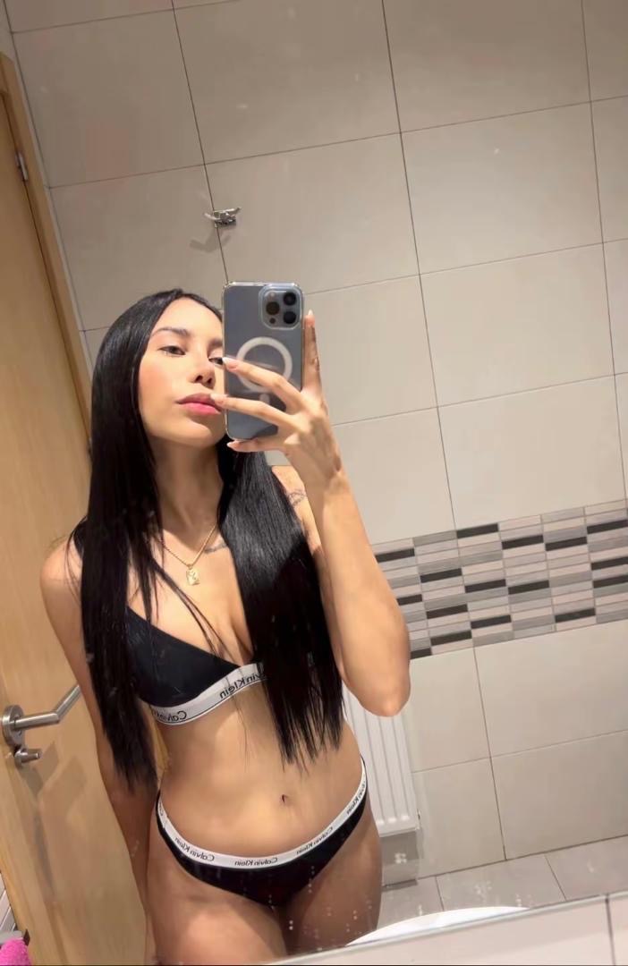 Anny (18) – Call Girl & Independent Escort Service in Prague - Gallery Photo 8