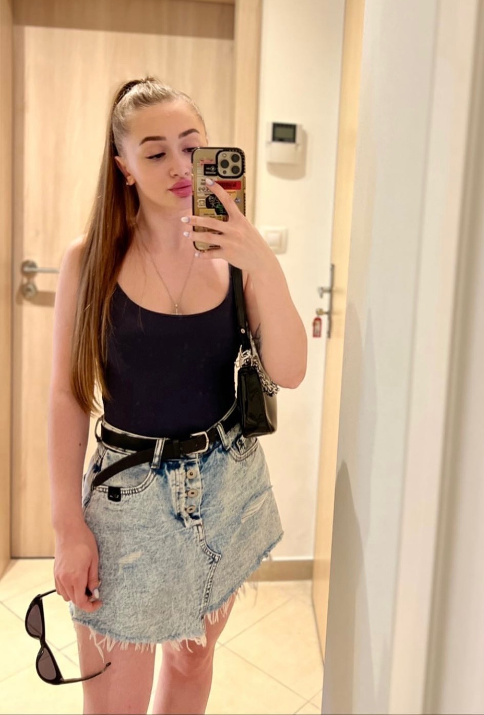 Nora (18) – Call Girl & Independent Escort Service in Prague - Gallery Photo 8