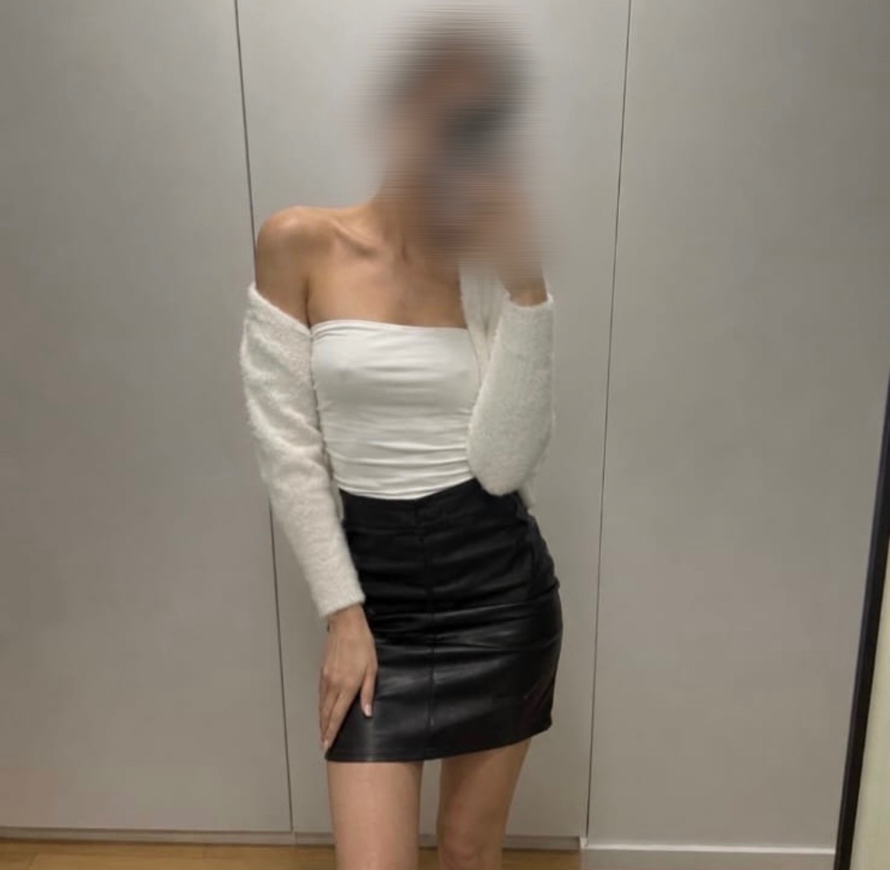 Julie (20) – Call Girl & Independent Escort Service in Prague - Gallery Photo 5