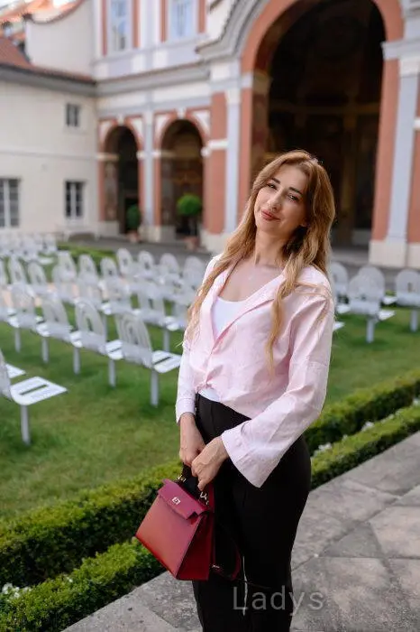 Vi (25) – Call Girl & Independent Escort Service in Prague - Gallery Photo 4