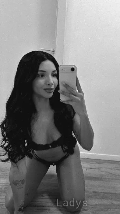 Anna (22) – Call Girl & Independent Escort Service in Prague - Gallery Photo 3