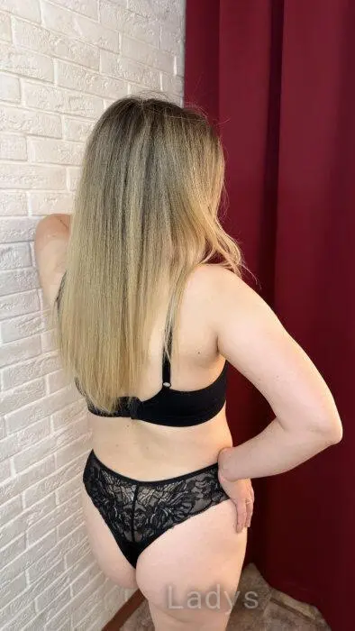 Anna (28) – Call Girl & Independent Escort Service in Prague - Gallery Photo 2