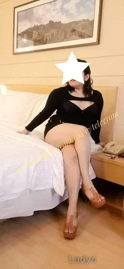 Karina (23) – Call Girl & Independent Escort Service in Pune - Gallery Photo 8