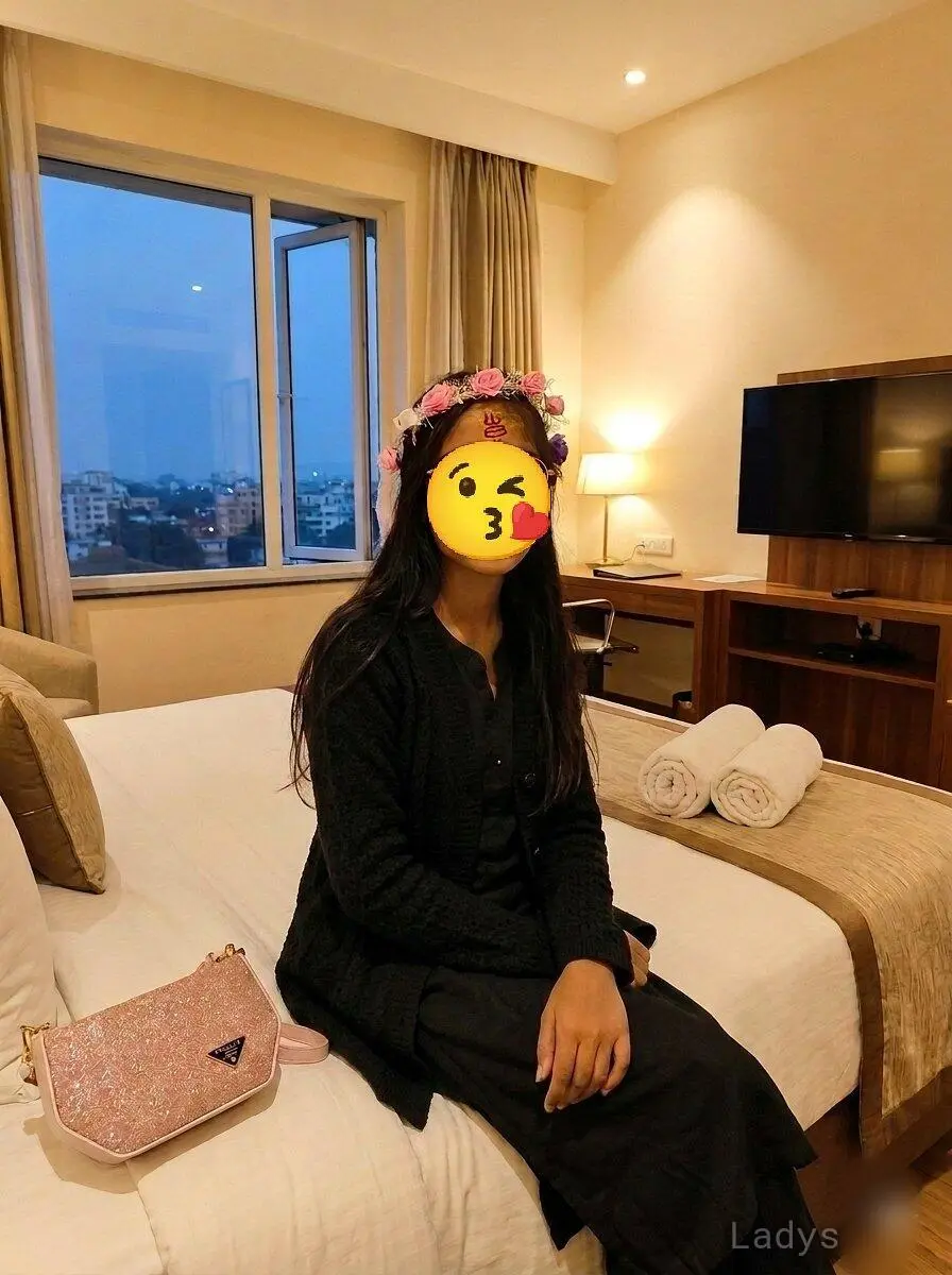 Hema (24) – Call Girl & Independent Escort Service in Pune - Gallery Photo 3
