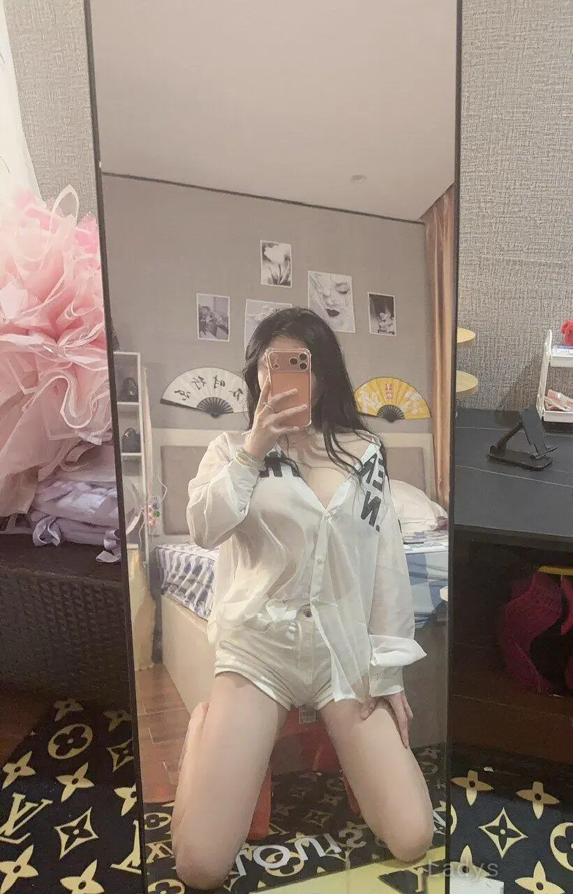 Ella (22) – Call Girl & Independent Escort Service in Pune - Gallery Photo 2