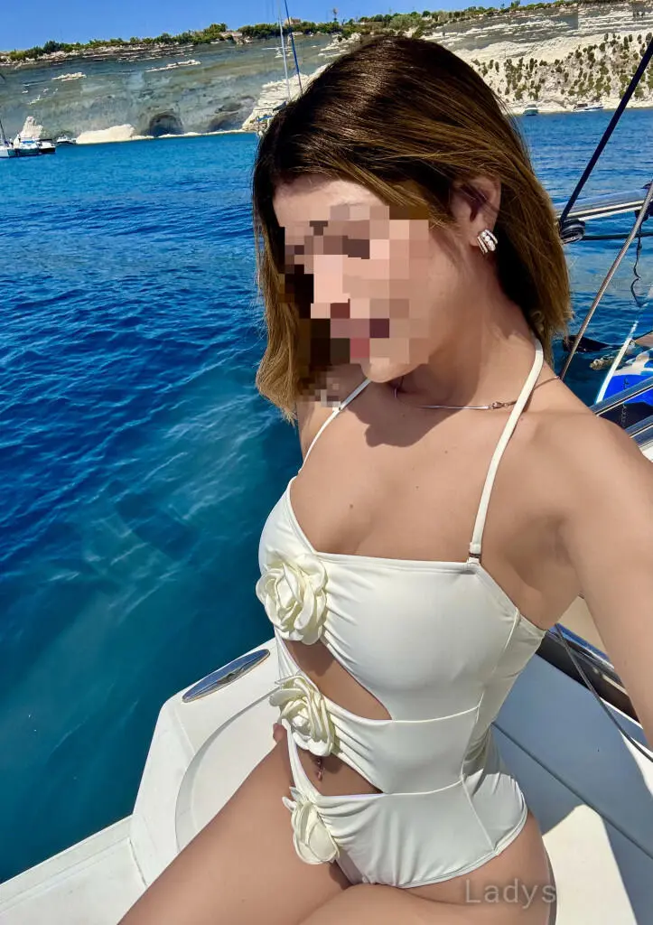 Sara (21) – Call Girl & Independent Escort Service in Rabat - Gallery Photo 4