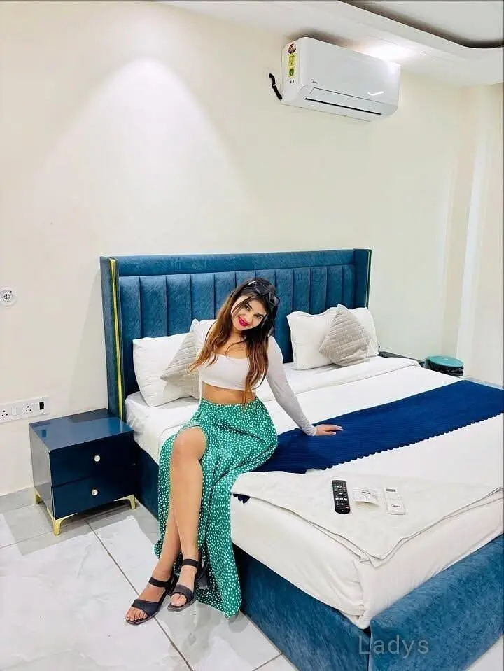 Prianka (22) – Call Girl & Independent Escort Service in Rāipur - Gallery Photo 4