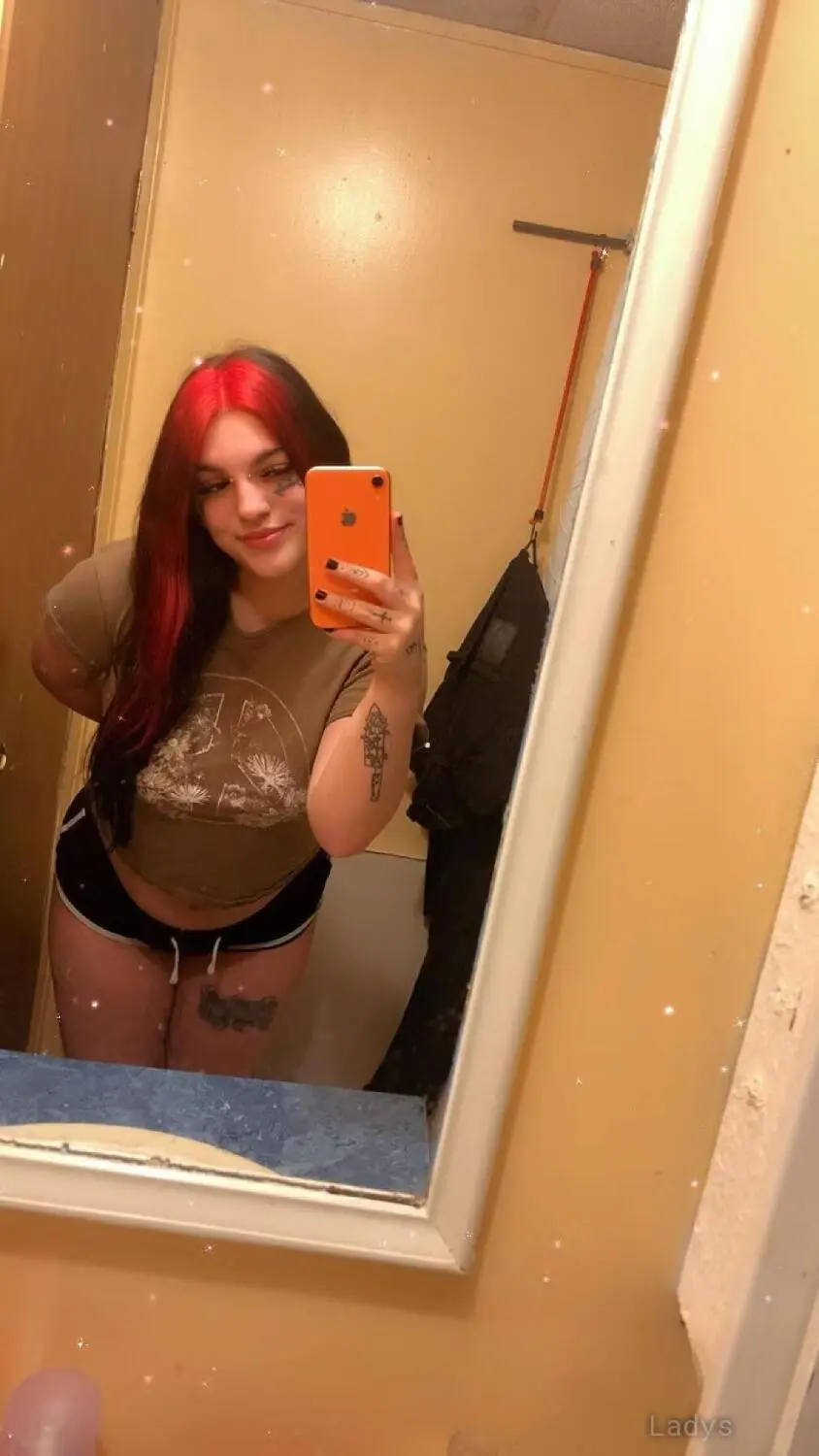 Violet (40) – Call Girl & Independent Escort Service in Raleigh - Gallery Photo 2