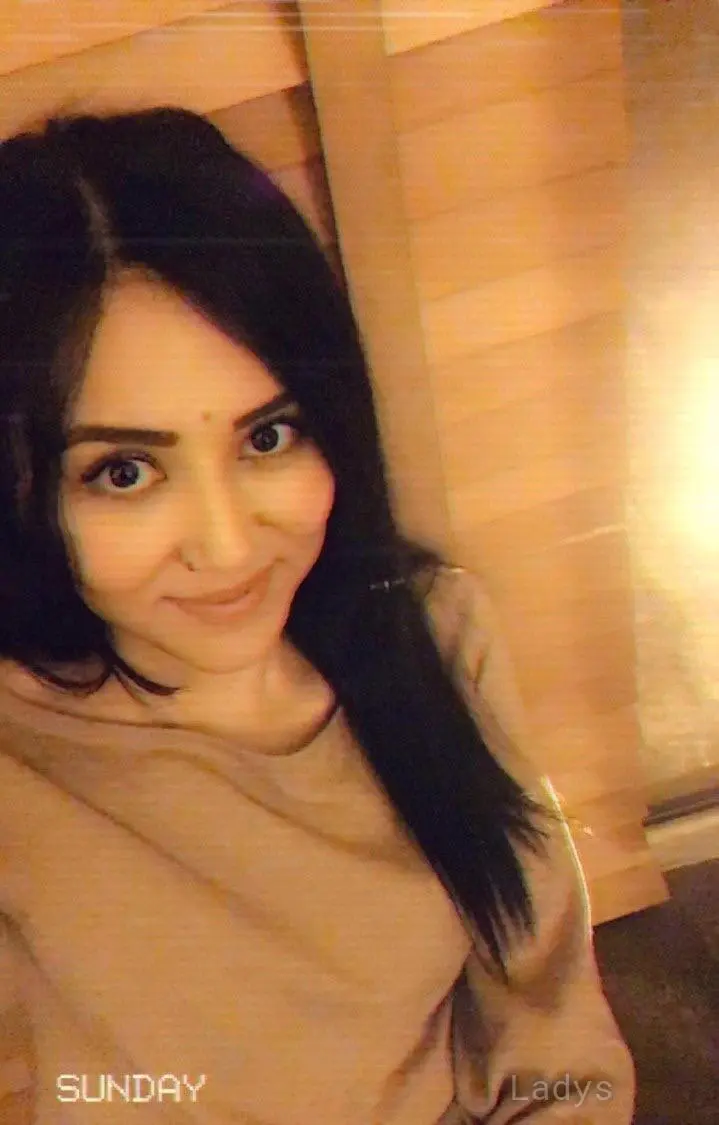 Roma Pandey (23) – Call Girl & Independent Escort Service in Rishīkesh - Gallery Photo 5
