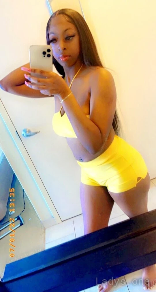 Sky (23) – Call Girl & Independent Escort Service in Rochester - Gallery Photo 3