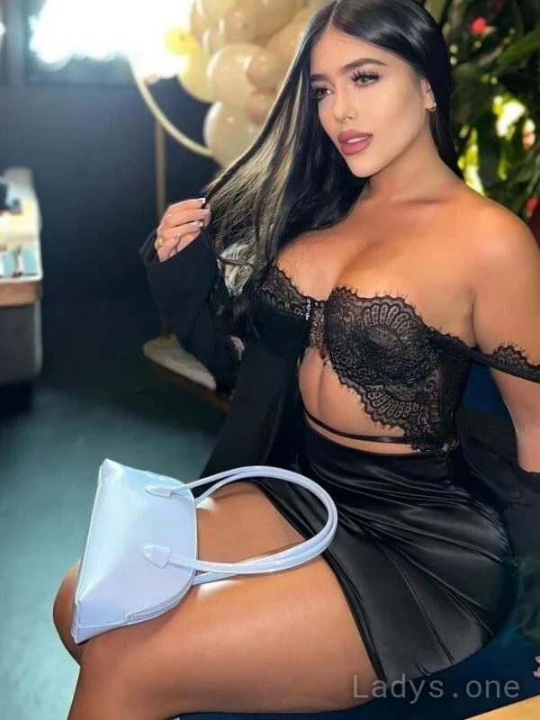 Una Morena (22) – Call Girl & Independent Escort Service in Saintes - Gallery Photo 5