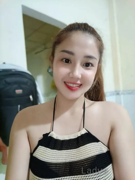 Sisi (24) – Call Girl & Independent Escort Service in Şalālah - Gallery Photo 3