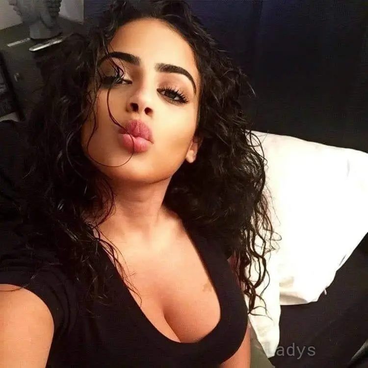 Mila (25) – Call Girl & Independent Escort Service in Şalālah - Gallery Photo 3