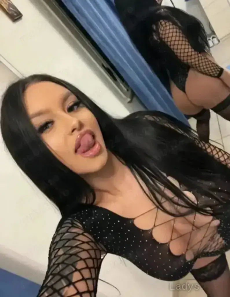 Julia (23) – Call Girl & Independent Escort Service in Sannat - Gallery Photo 5