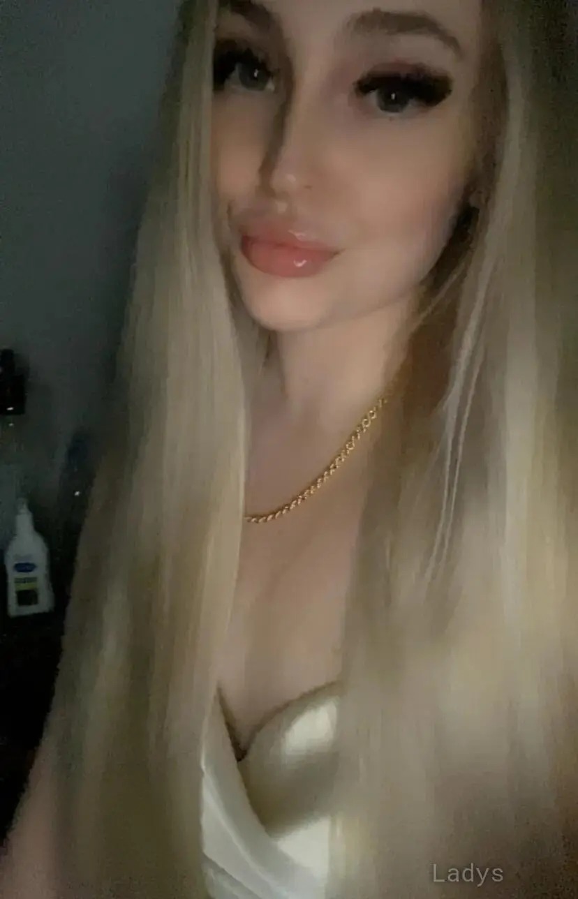 Bella (24) – Call Girl & Independent Escort Service in Saskatoon - Gallery Photo 3