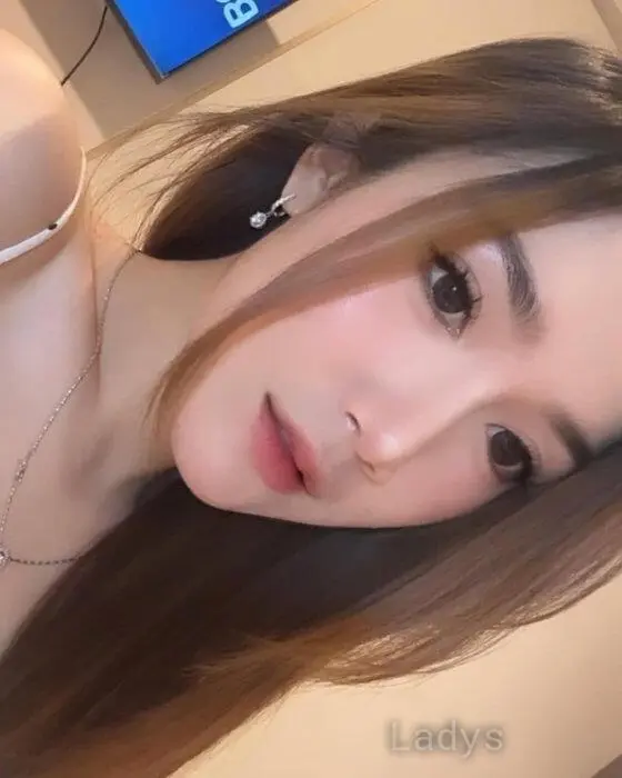 Sintia (24) – Call Girl & Independent Escort Service in Semarang - Gallery Photo 3