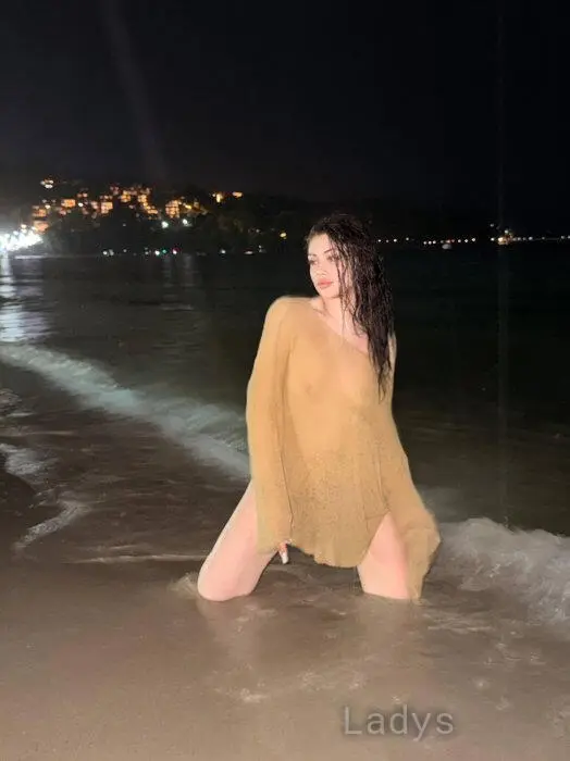 Mira (22) – Call Girl & Independent Escort Service in Seoul - Gallery Photo 3