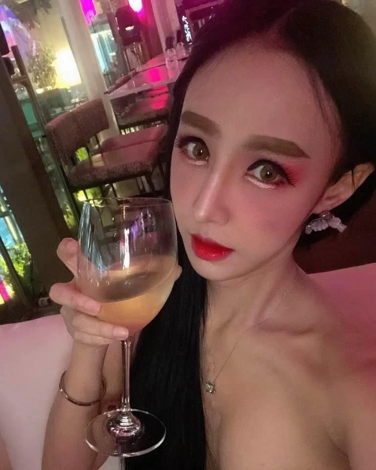Zasha (23) – Call Girl & Independent Escort Service in Seoul - Gallery Photo 2
