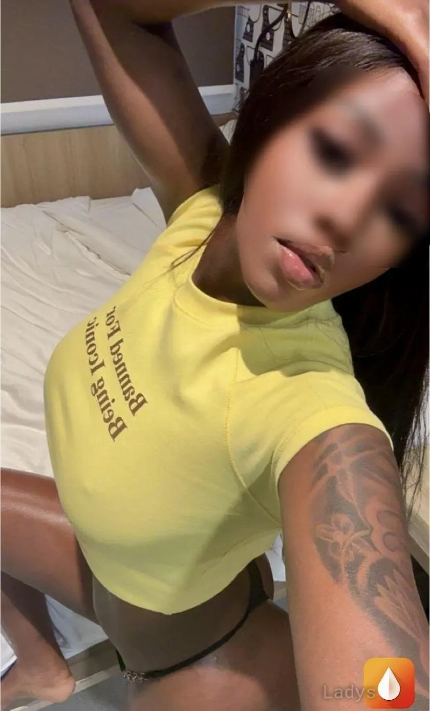 Mia (26) – Call Girl & Independent Escort Service in Shanghai - Gallery Photo 5
