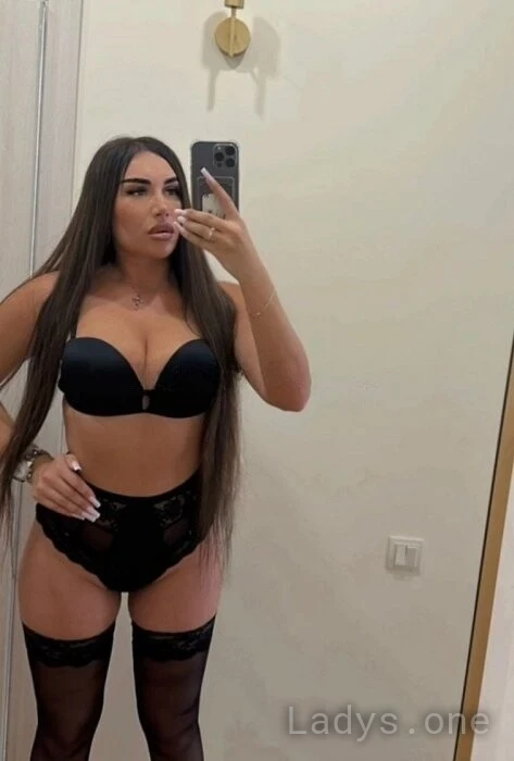 Elena (20) – Call Girl & Independent Escort Service in Sopron - Gallery Photo 2