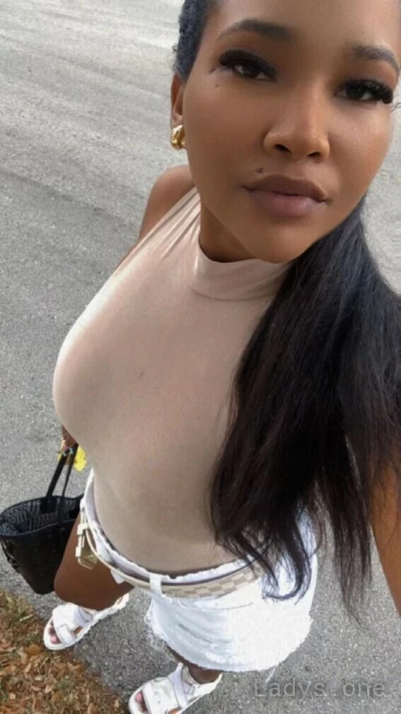 Elite (23) – Call Girl & Independent Escort Service in South Bend - Gallery Photo 3