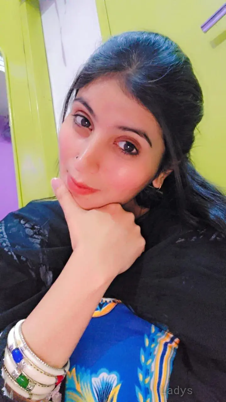 Siri (22) – Call Girl & Independent Escort Service in Srinagar - Gallery Photo 5
