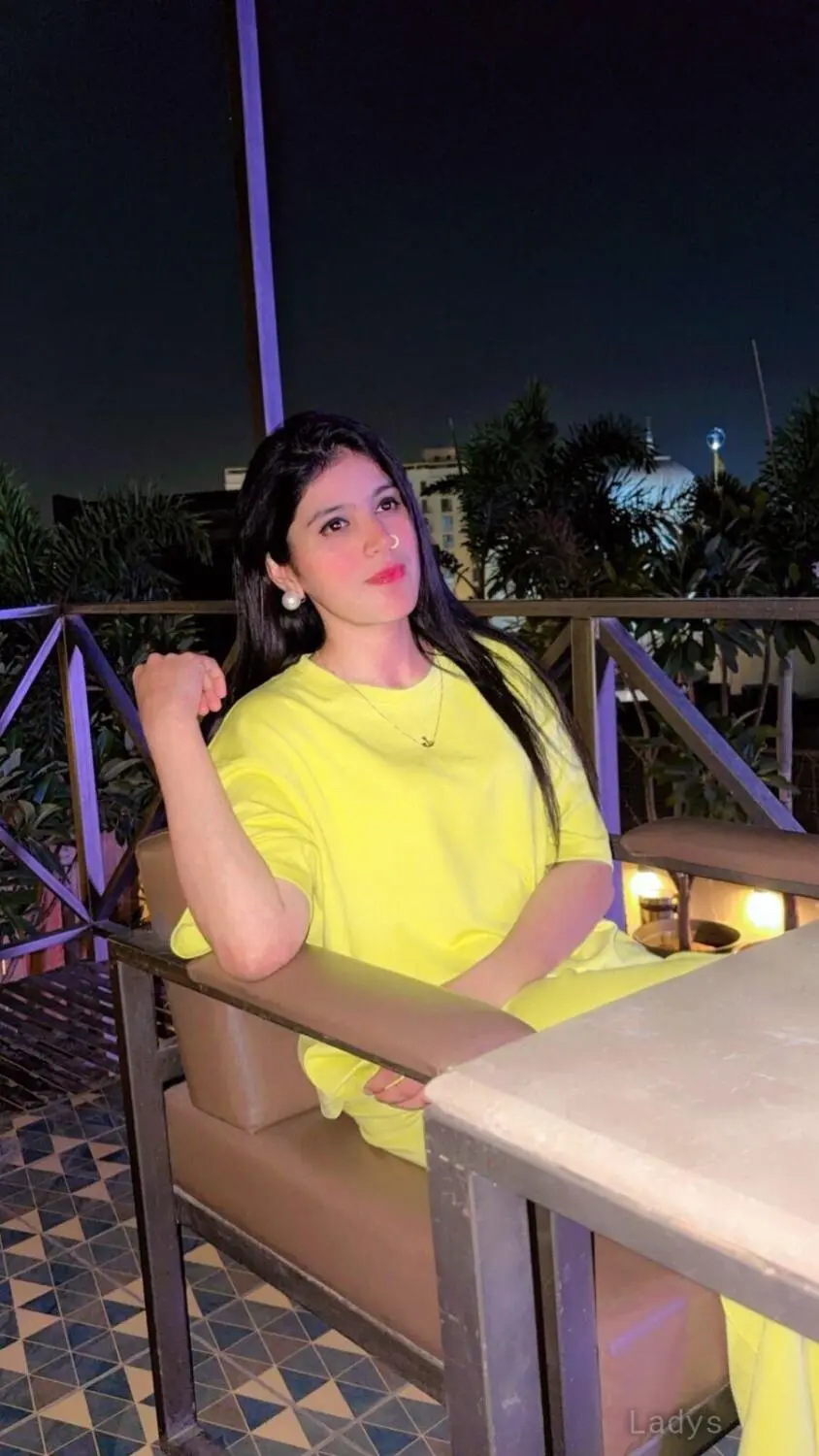 Siri (22) – Call Girl & Independent Escort Service in Srinagar - Gallery Photo 3