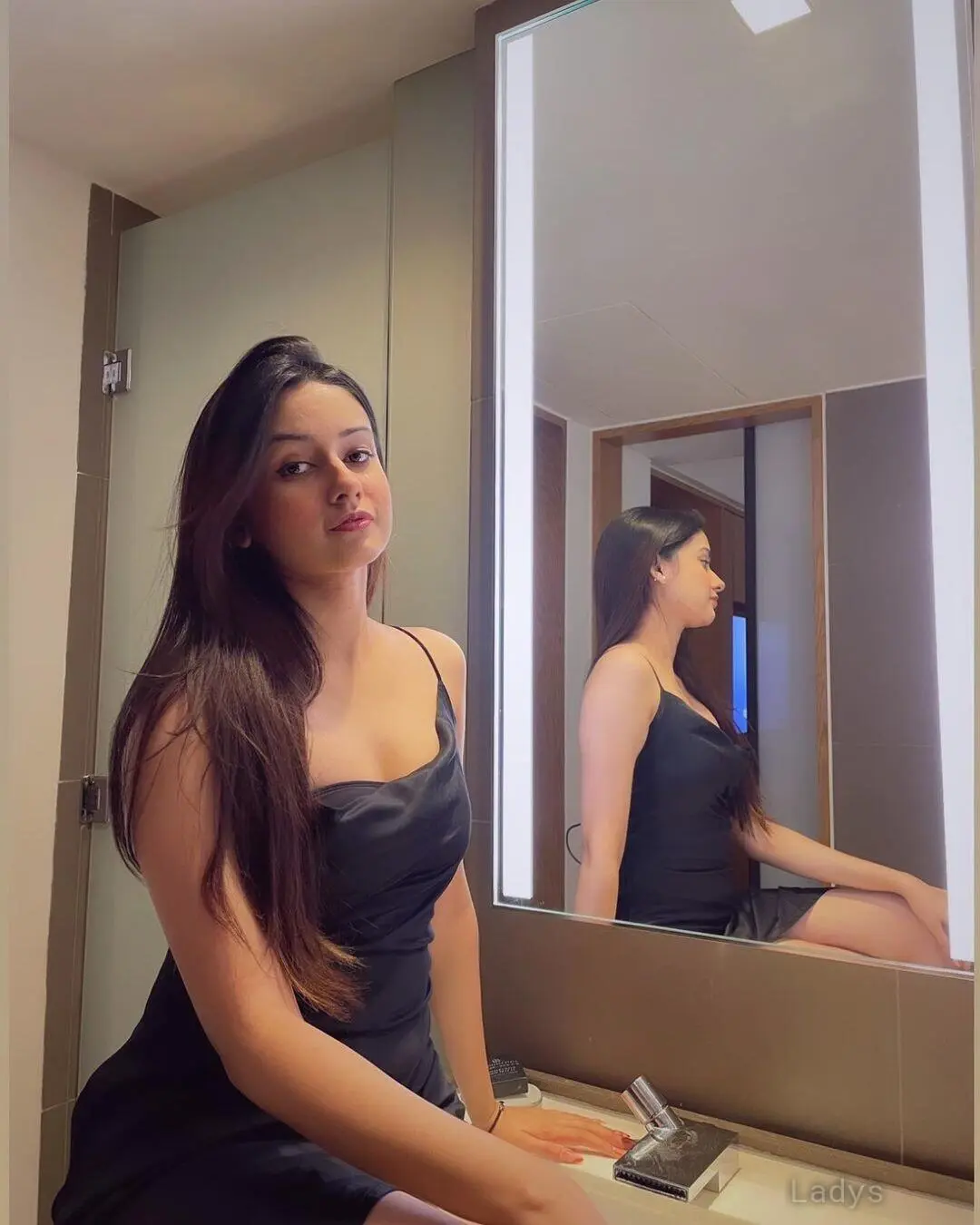 Kavya (22) – Call Girl & Independent Escort Service in Srinagar - Gallery Photo 3