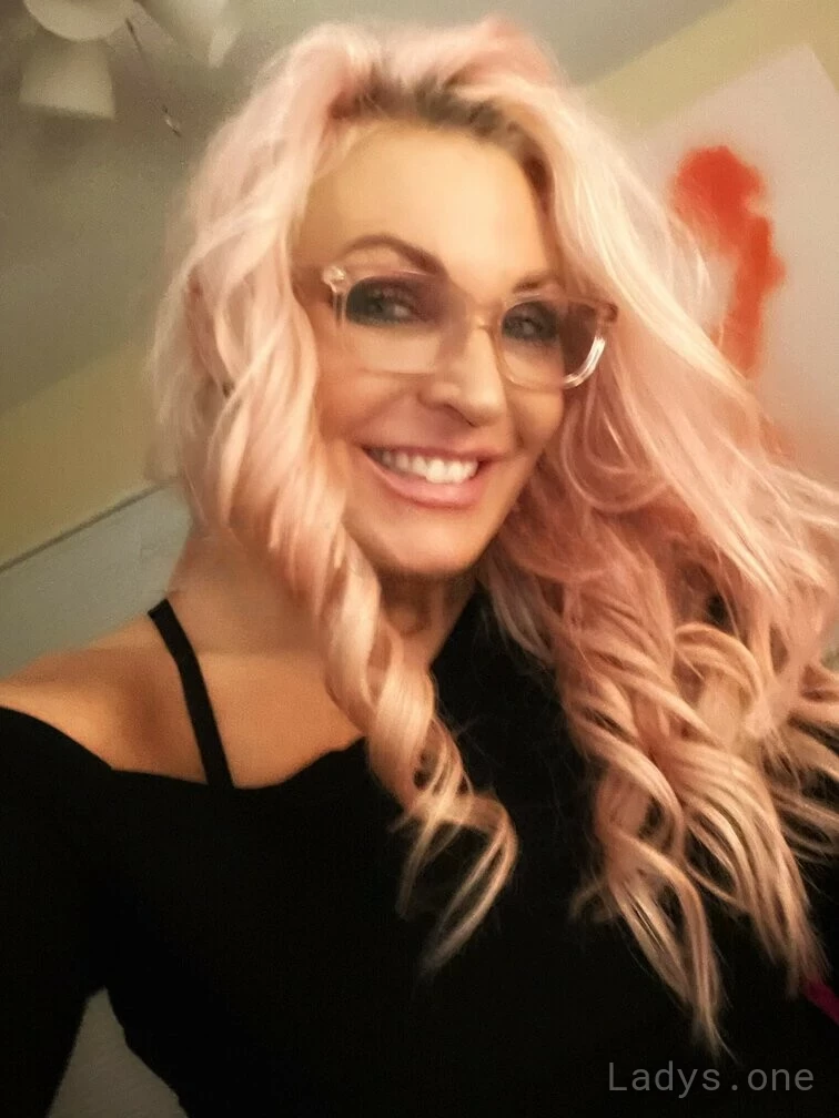 Alena Winters (44) – Call Girl & Independent Escort Service in St. Louis - Gallery Photo 3