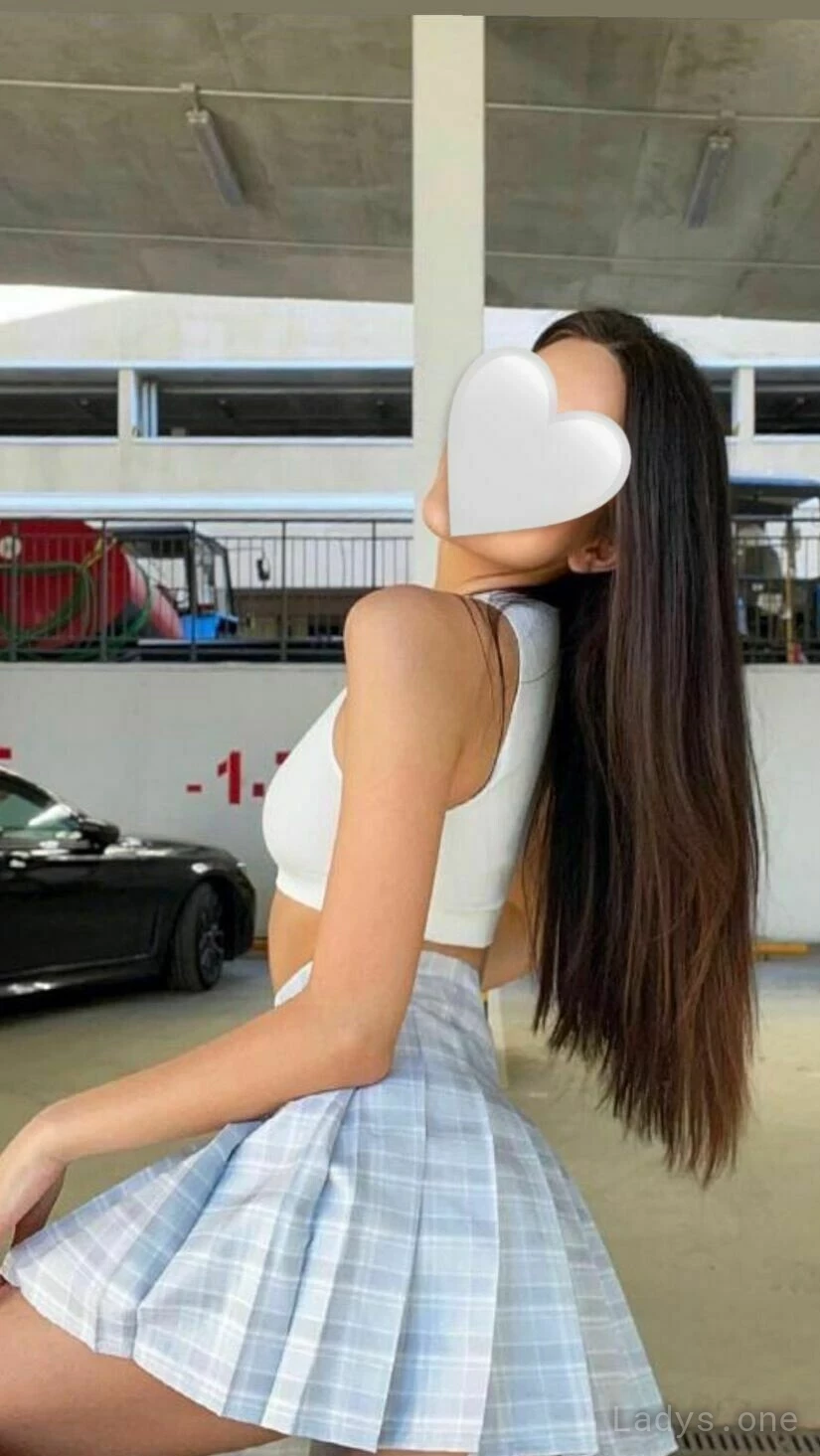 Klaudii (19) – Call Girl & Independent Escort Service in Steyr - Gallery Photo 5