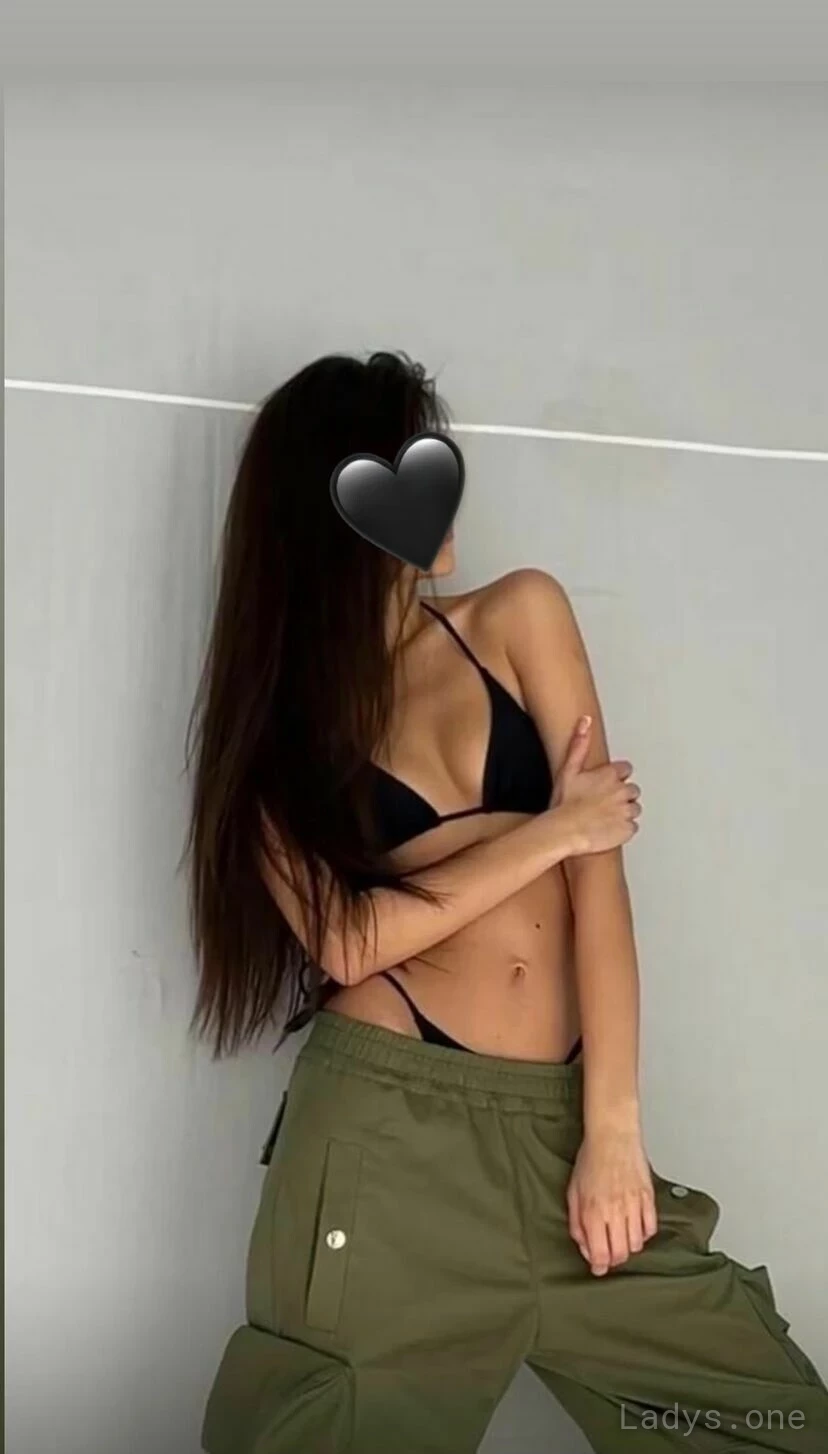Klaudii (19) – Call Girl & Independent Escort Service in Steyr - Gallery Photo 4