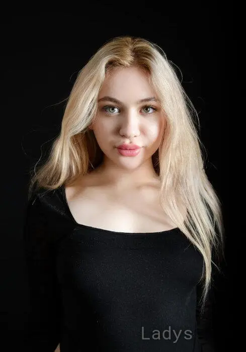 Elly (24) – Call Girl & Independent Escort Service in Strassen - Gallery Photo 4