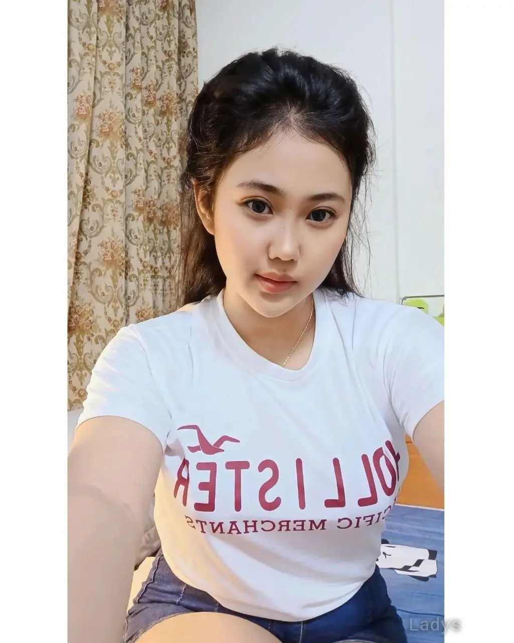 Bella (23) – Call Girl & Independent Escort Service in Surabaya - Gallery Photo 3