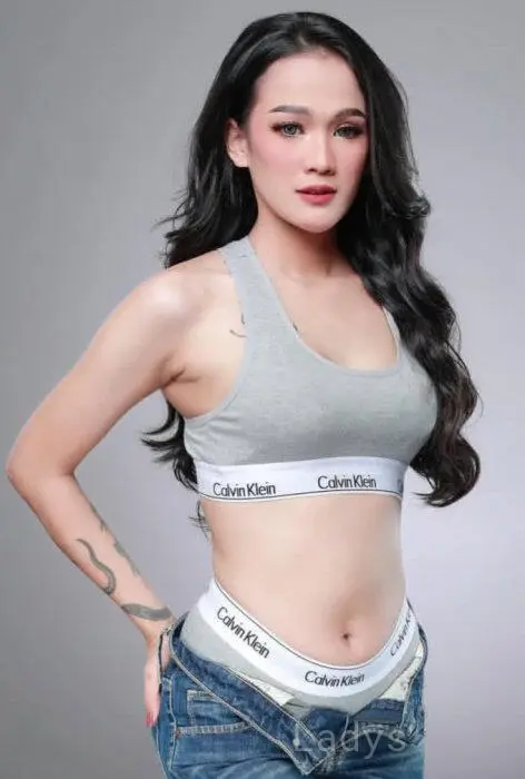 Aurelia (24) – Call Girl & Independent Escort Service in Surabaya - Gallery Photo 3