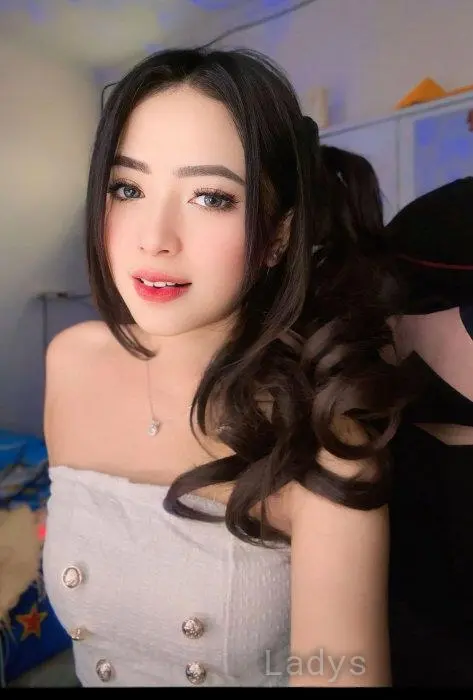 Selvya (24) – Call Girl & Independent Escort Service in Surabaya - Gallery Photo 4