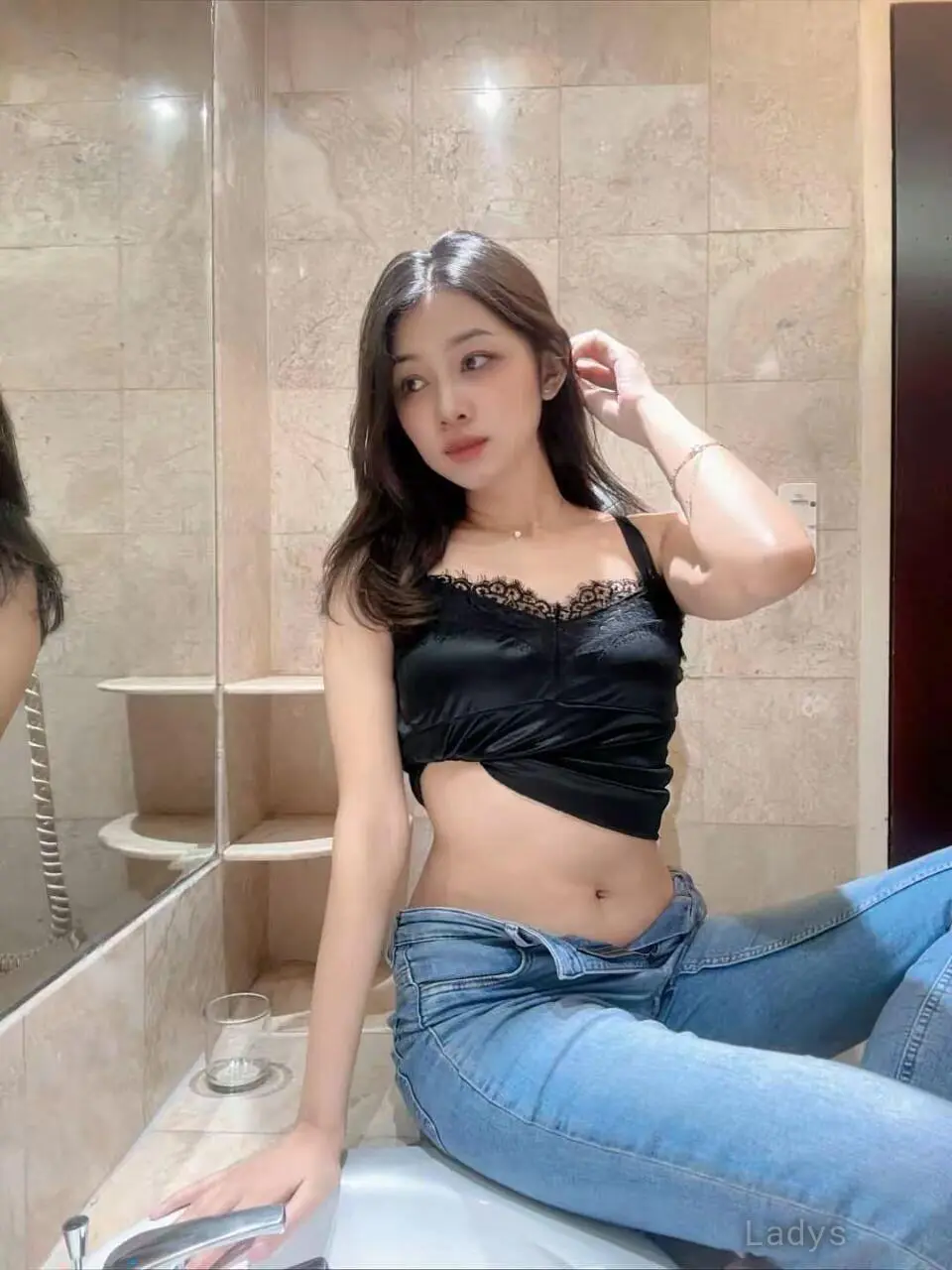 Laura (24) – Call Girl & Independent Escort Service in Surabaya - Gallery Photo 6