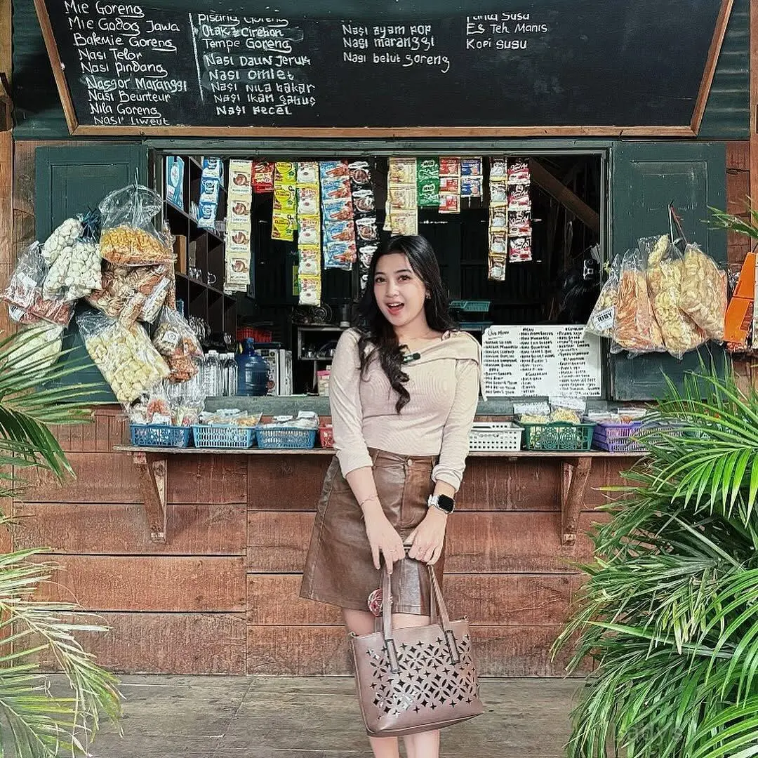 Clara (23) – Call Girl & Independent Escort Service in Surabaya - Gallery Photo 3