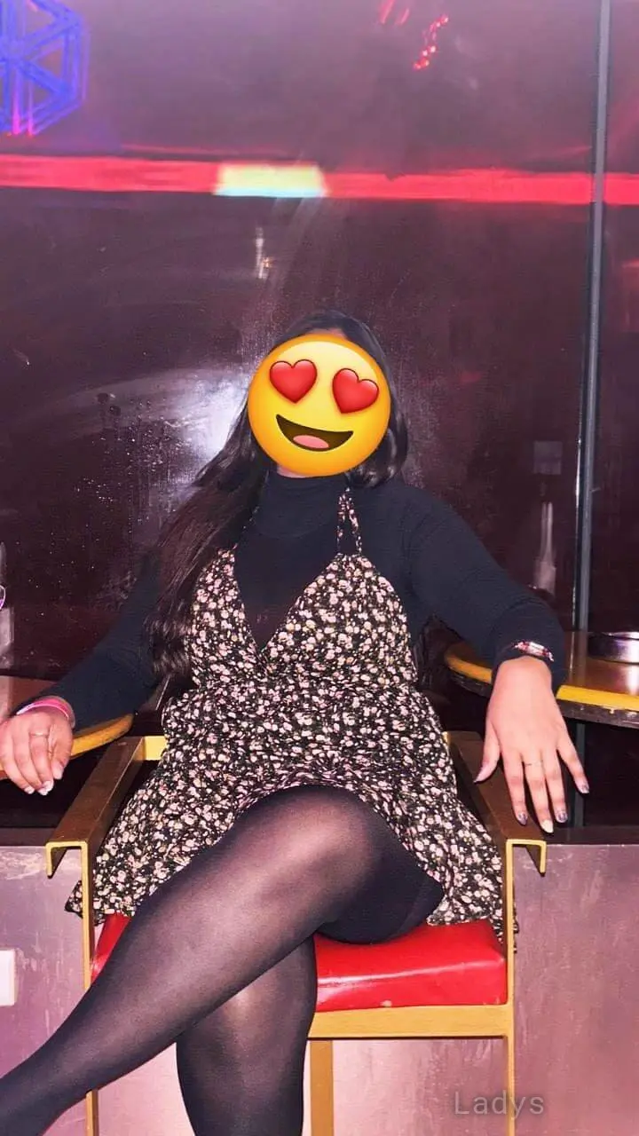 Nisha (21) – Call Girl & Independent Escort Service in Surat - Gallery Photo 3