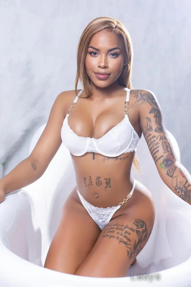 Emiv (24) – Call Girl & Independent Escort Service in Sydney - Gallery Photo 3
