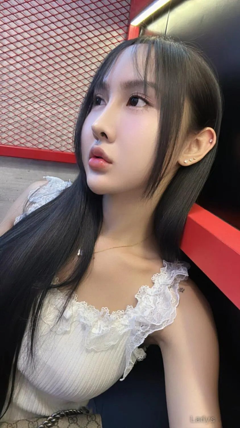 Lisa (23) – Call Girl & Independent Escort Service in Taichung - Gallery Photo 4
