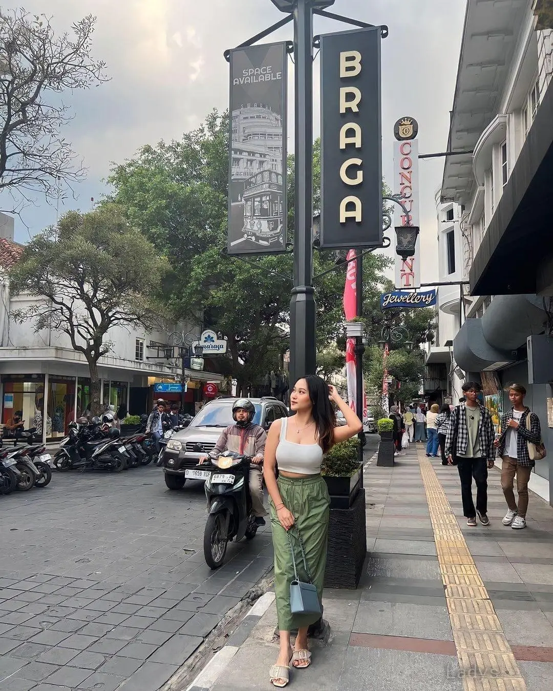 Selly (21) – Call Girl & Independent Escort Service in Tangerang - Gallery Photo 5