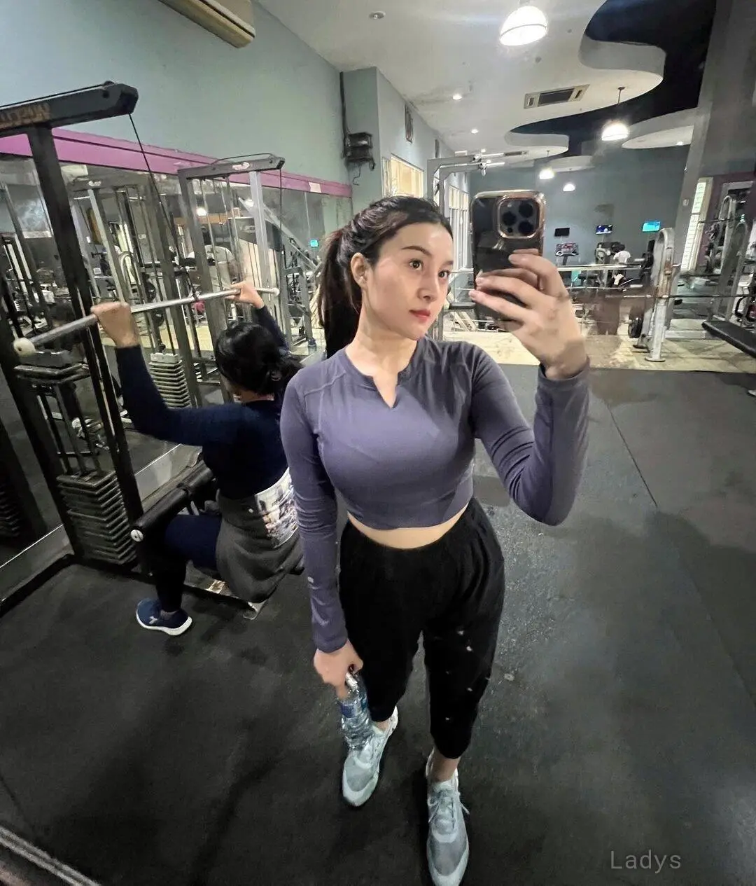 Vanesaa (22) – Call Girl & Independent Escort Service in Tangerang - Gallery Photo 3