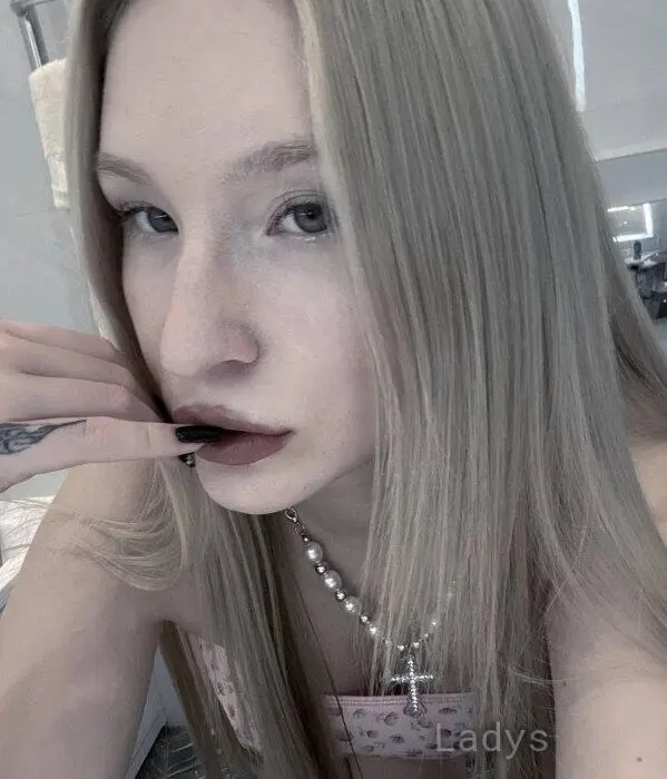 Alisa (18) – Call Girl & Independent Escort Service in Tbilisi - Gallery Photo 2