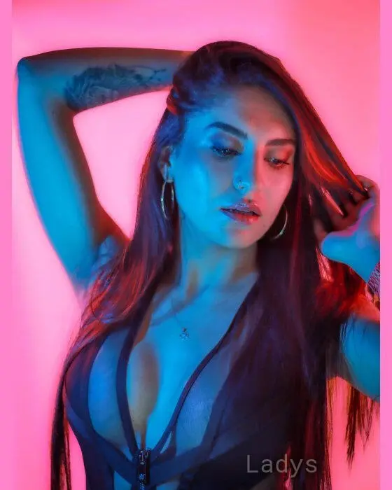 Analia (22) – Call Girl & Independent Escort Service in Tbilisi - Gallery Photo 3