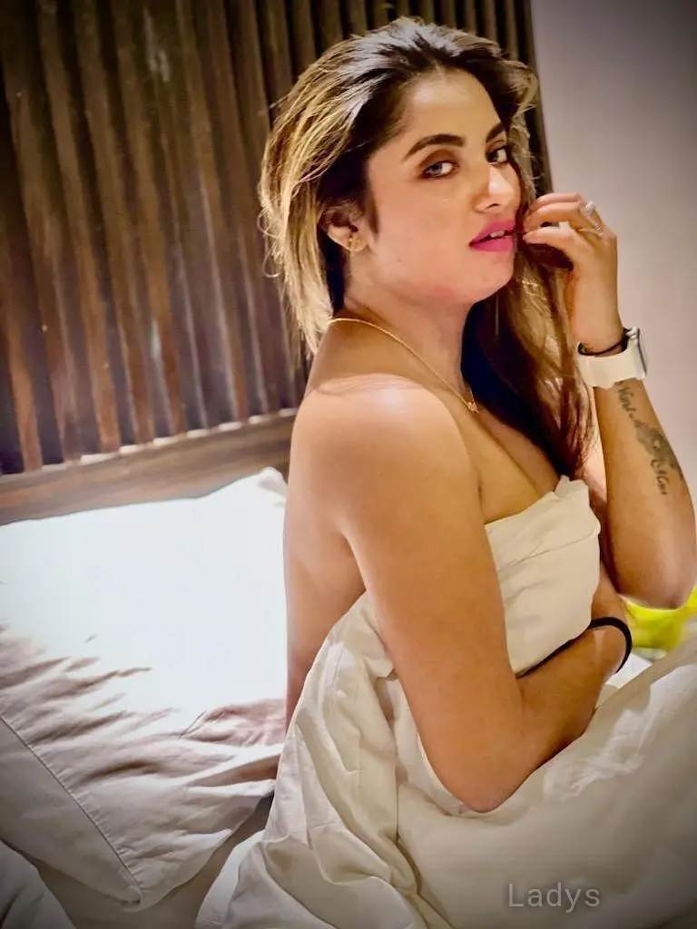 Paisley (22) – Call Girl & Independent Escort Service in Thane - Gallery Photo 3