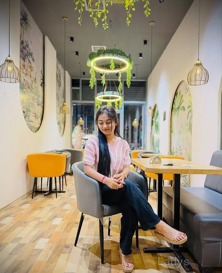 Janvi (22) – Call Girl & Independent Escort Service in Thane - Gallery Photo 3